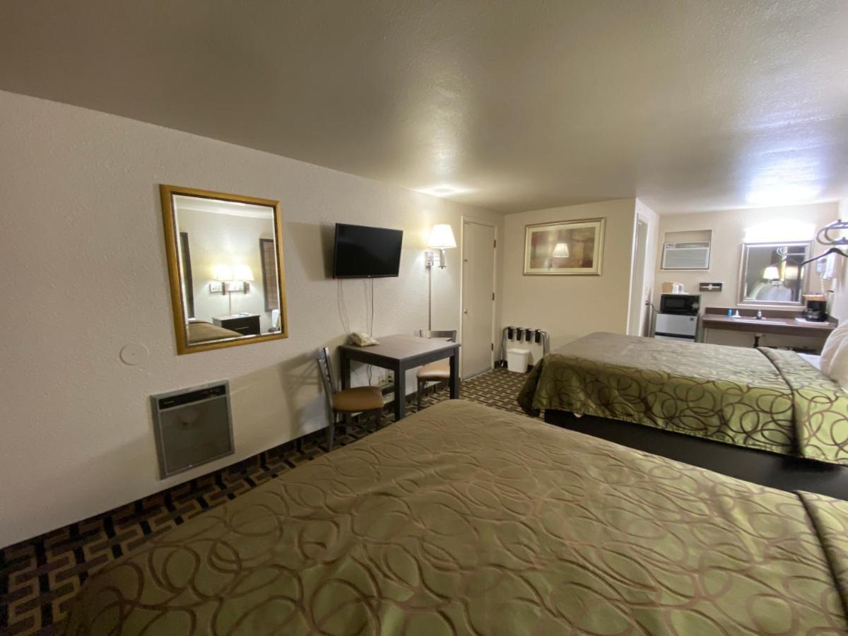 Motel In The Pines Munds Park Экстерьер фото